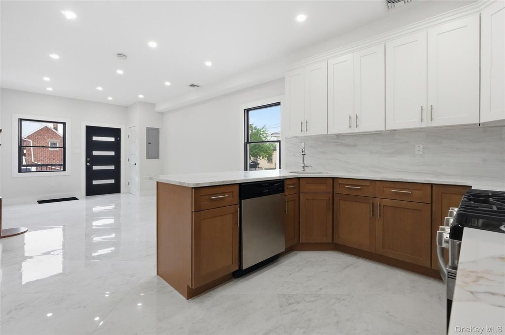 23 Doherty Avenue, Elmont, NY 11003 — photo 4
