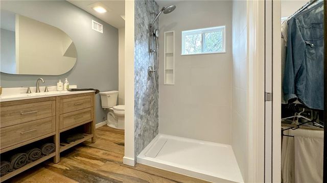 6848 Locust Street, Kansas City, MO 64131