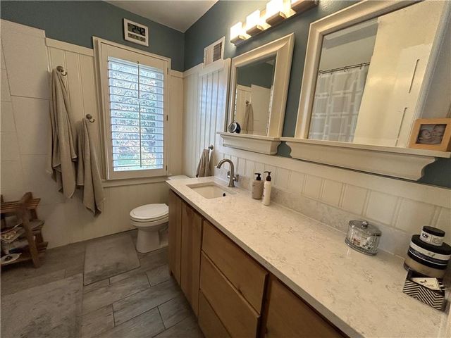 6848 Locust Street, Kansas City, MO 64131