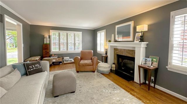 6848 Locust Street, Kansas City, MO 64131