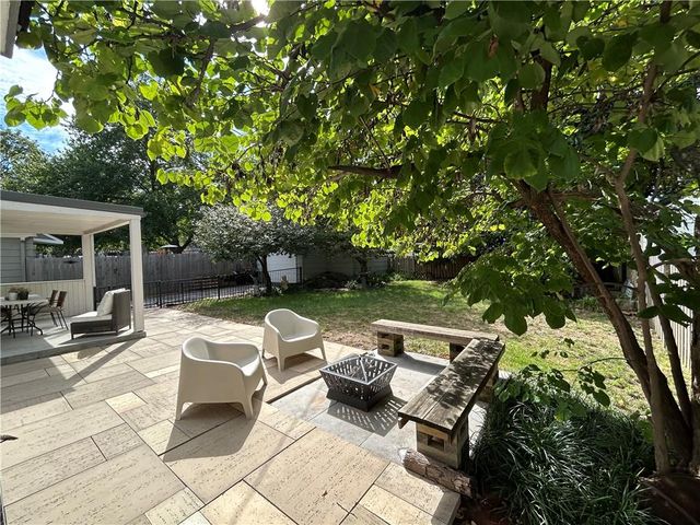 6848 Locust Street, Kansas City, MO 64131