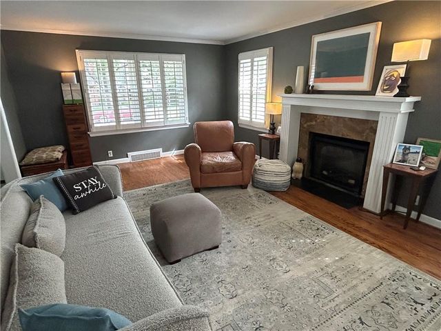 6848 Locust Street, Kansas City, MO 64131