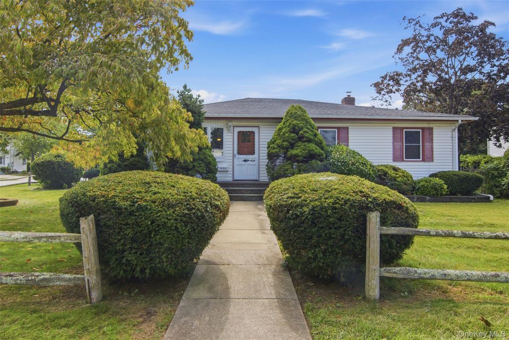 439 9th Street, West Babylon, NY 11704 — exterior