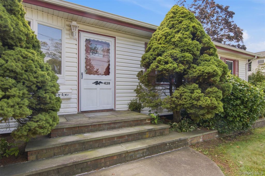439 9th Street, West Babylon, NY 11704 — photo 4