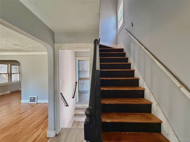 15830 Woodingham Drive, Detroit, MI 48238