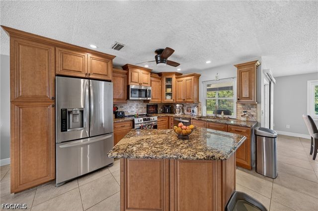 1523 SE 20th PL, Cape Coral, FL 33990