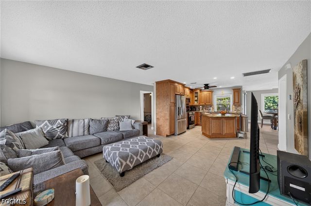 1523 SE 20th PL, Cape Coral, FL 33990