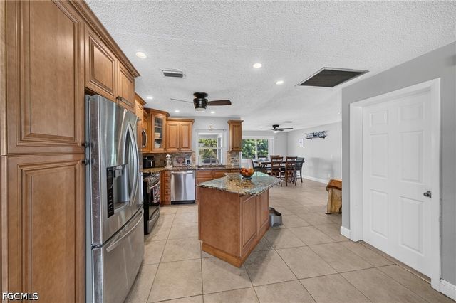 1523 SE 20th PL, Cape Coral, FL 33990