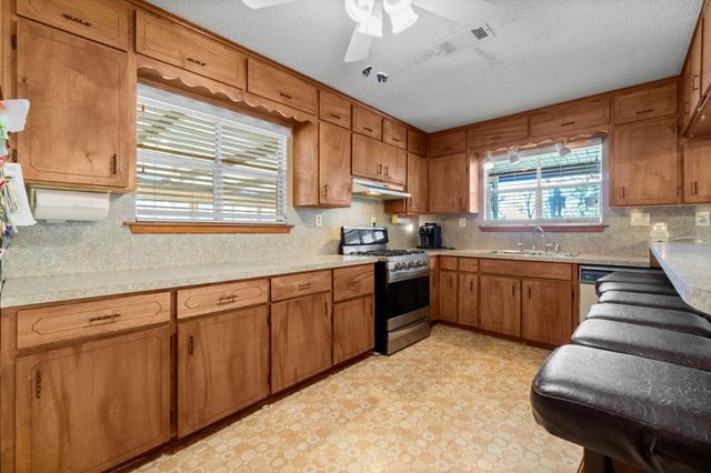 711 May Drive, Onalaska, TX 77360