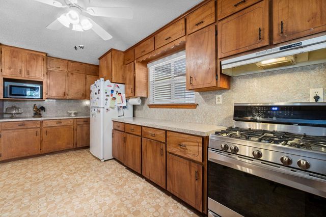 711 May Drive, Onalaska, TX 77360