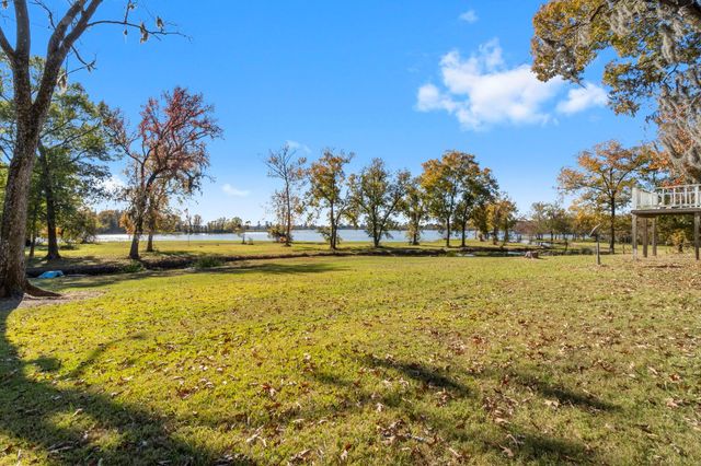 711 May Drive, Onalaska, TX 77360