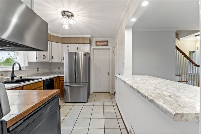 415 Pershing Dr, New Kensington, PA 15068