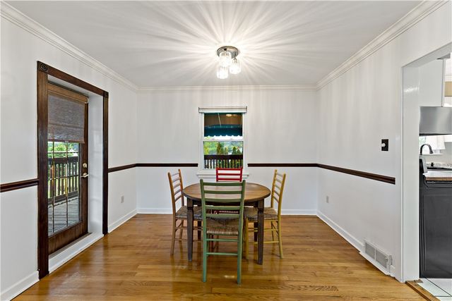 415 Pershing Dr, New Kensington, PA 15068
