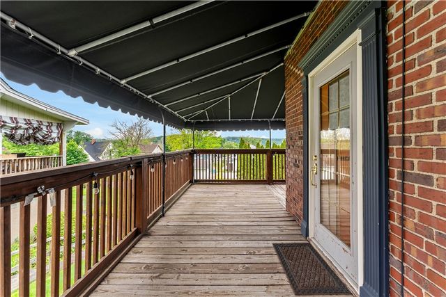 415 Pershing Dr, New Kensington, PA 15068