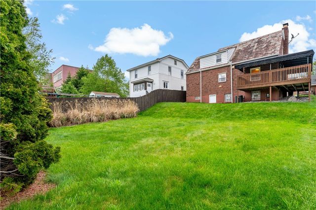 415 Pershing Dr, New Kensington, PA 15068