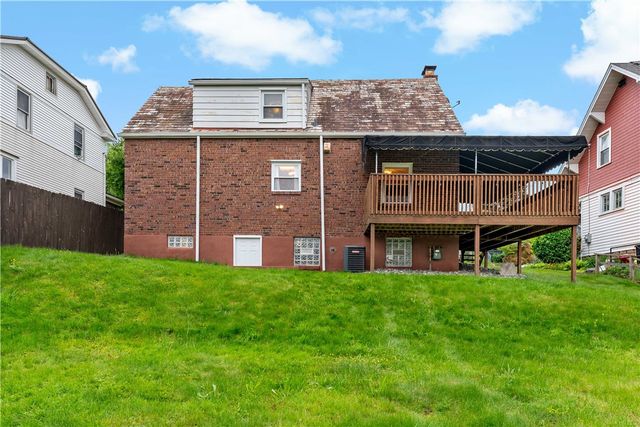 415 Pershing Dr, New Kensington, PA 15068