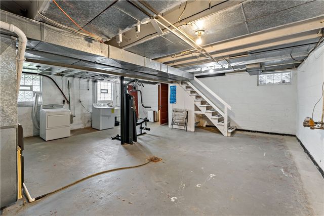 415 Pershing Dr, New Kensington, PA 15068