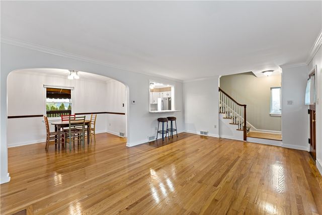 415 Pershing Dr, New Kensington, PA 15068