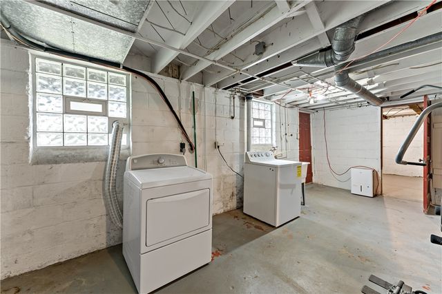 415 Pershing Dr, New Kensington, PA 15068