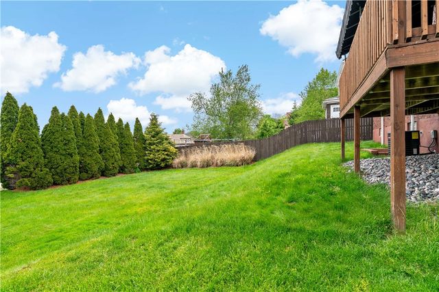 415 Pershing Dr, New Kensington, PA 15068