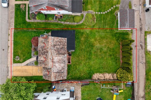 415 Pershing Dr, New Kensington, PA 15068