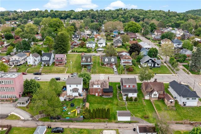 415 Pershing Dr, New Kensington, PA 15068