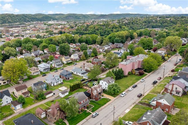 415 Pershing Dr, New Kensington, PA 15068