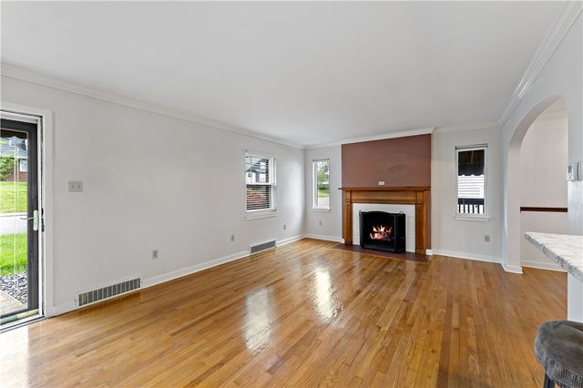 415 Pershing Dr, New Kensington, PA 15068