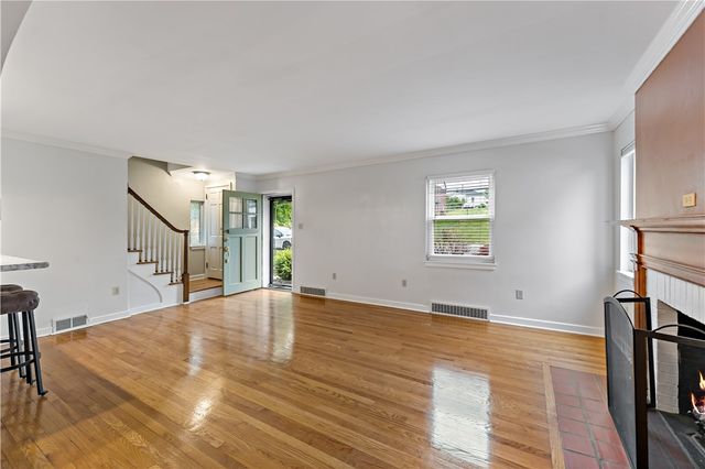 415 Pershing Dr, New Kensington, PA 15068