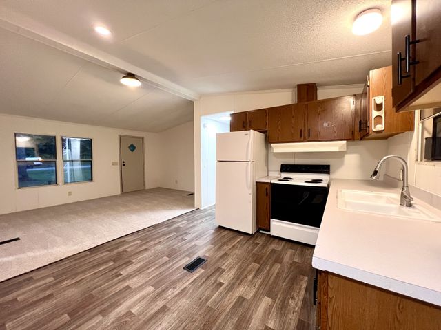 413 Elm Ln, Beechgrove, TN 37018