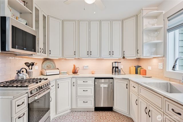 3515 Columbia Heights Road, Longview, WA 98632