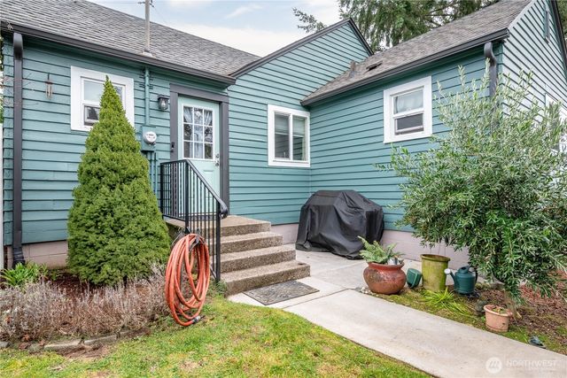 3515 Columbia Heights Road, Longview, WA 98632