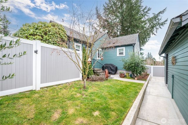 3515 Columbia Heights Road, Longview, WA 98632