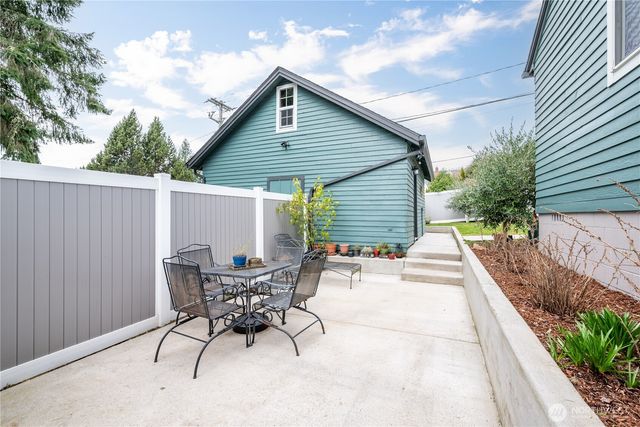 3515 Columbia Heights Road, Longview, WA 98632