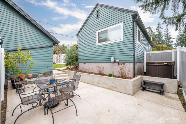 3515 Columbia Heights Road, Longview, WA 98632