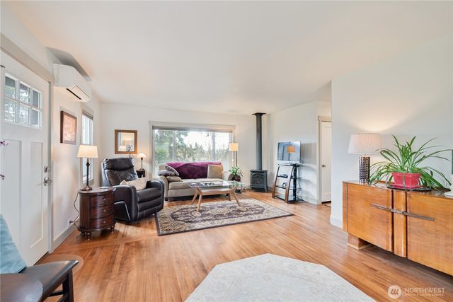 3515 Columbia Heights Road, Longview, WA 98632