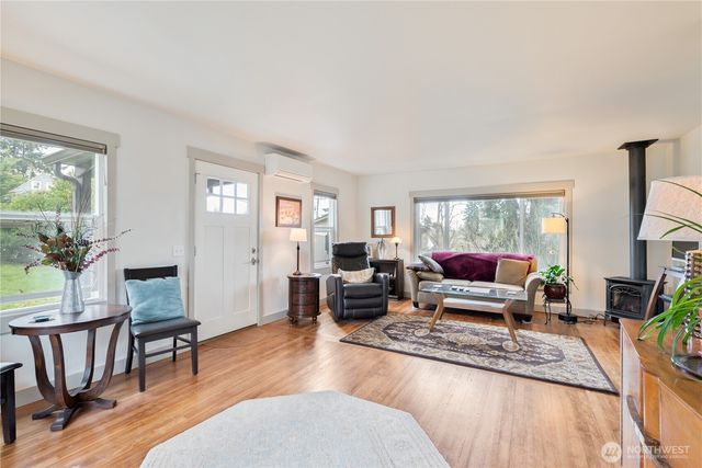 3515 Columbia Heights Road, Longview, WA 98632