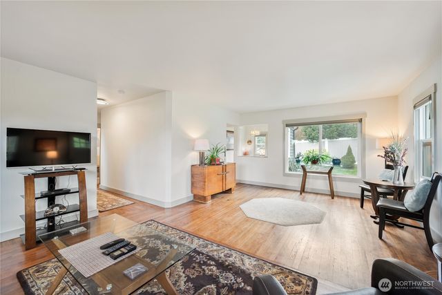 3515 Columbia Heights Road, Longview, WA 98632