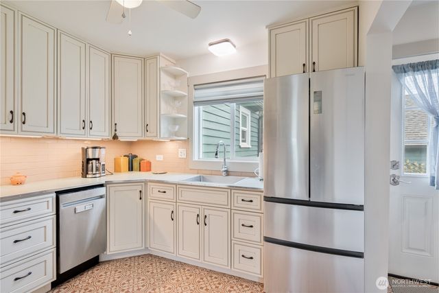 3515 Columbia Heights Road, Longview, WA 98632