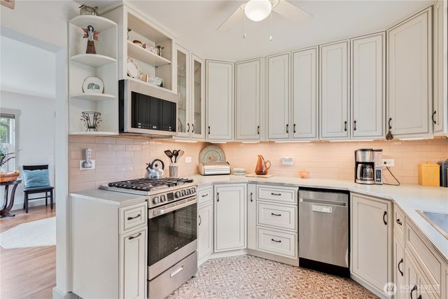 3515 Columbia Heights Road, Longview, WA 98632