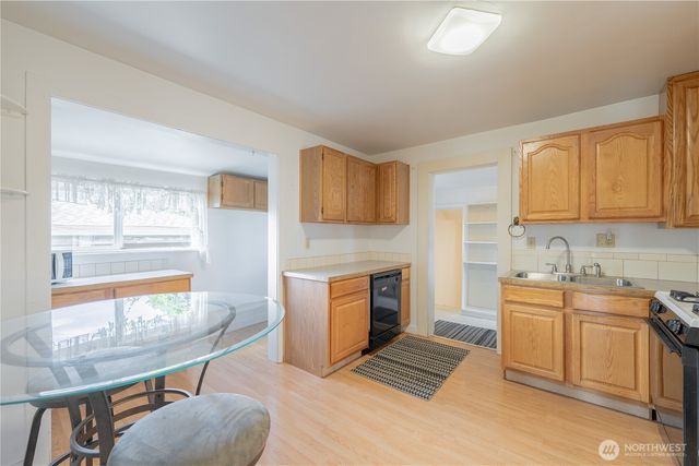 2424 Cleveland Avenue, Everett, WA 98201