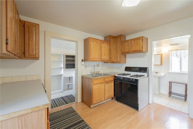 2424 Cleveland Avenue, Everett, WA 98201
