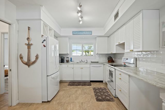 337 N Fairway N, Tequesta, FL 33469