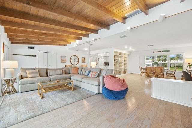 337 N Fairway N, Tequesta, FL 33469