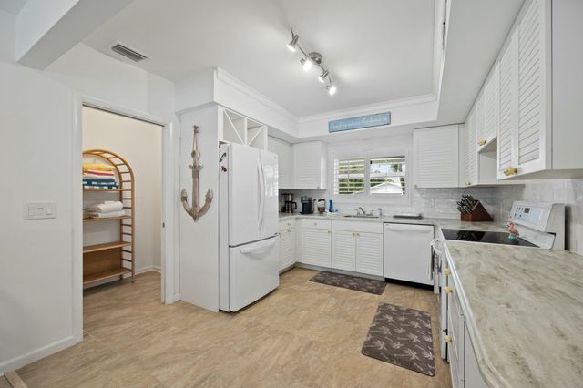 337 N Fairway N, Tequesta, FL 33469