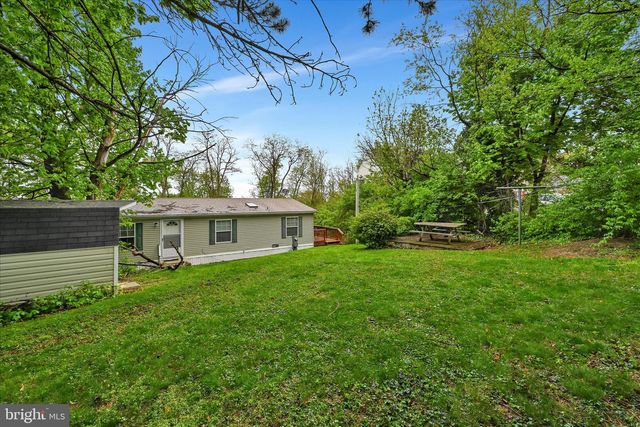 902 IVY LN, Ephrata, PA 17522
