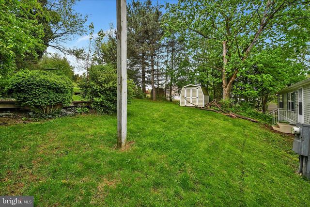 902 IVY LN, Ephrata, PA 17522