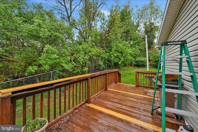 902 IVY LN, Ephrata, PA 17522