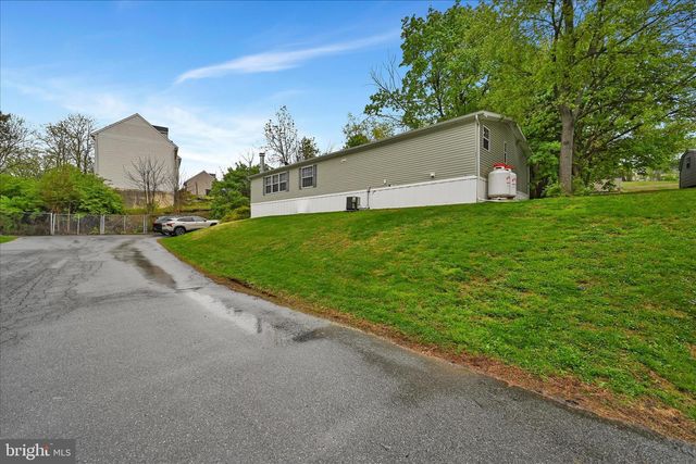 902 IVY LN, Ephrata, PA 17522