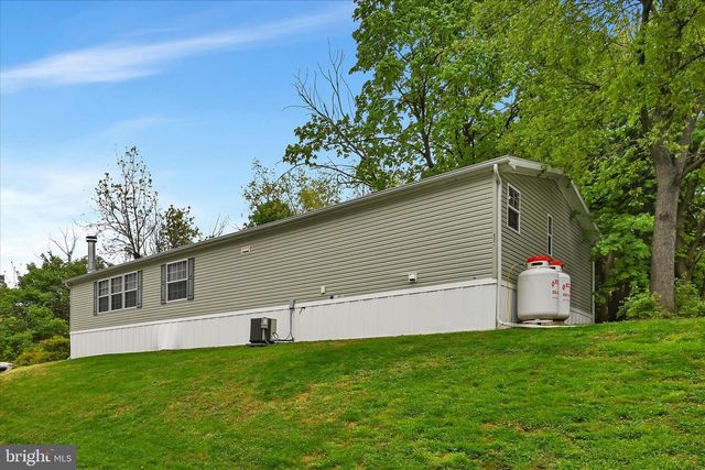 902 IVY LN, Ephrata, PA 17522